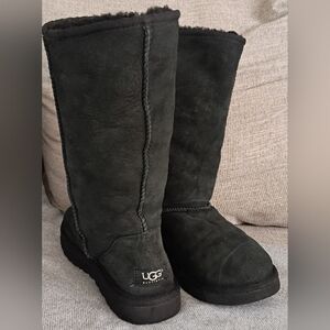 UGG Classic Tall II Winter Boots Black Suede Sheepskin Lined Size US 8 NWOT
